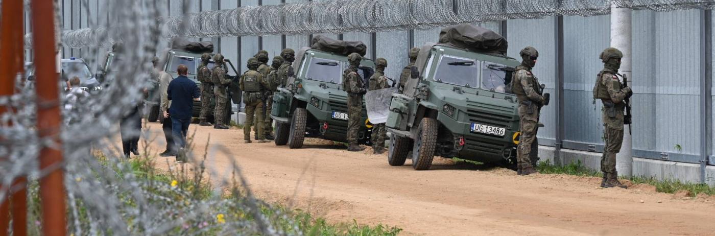 În timp ce România are camere de supraveghere din China, statele europene interzic accesul mașinilor chinezești în apropierea unităților militare