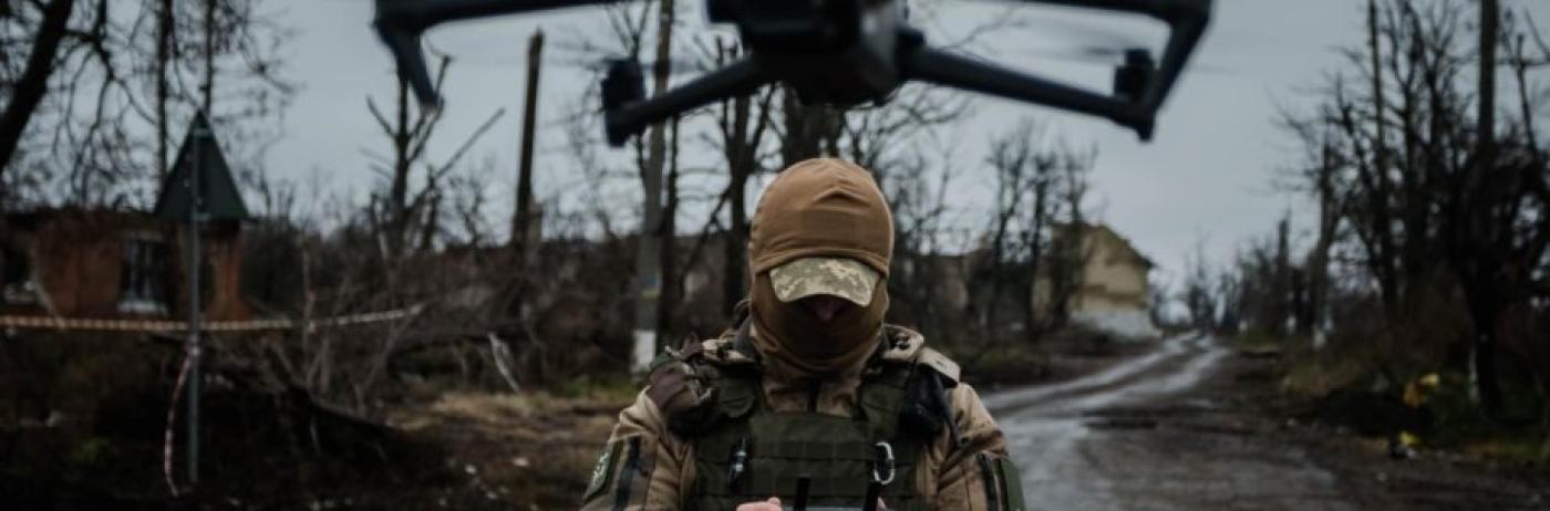 „Cunoaștem războiul din tranșee, nu din birouri”: Strategia prin care Ucraina vrea ''să transforme'' armata rusă dintr-o forță de atac într-una fără resurse