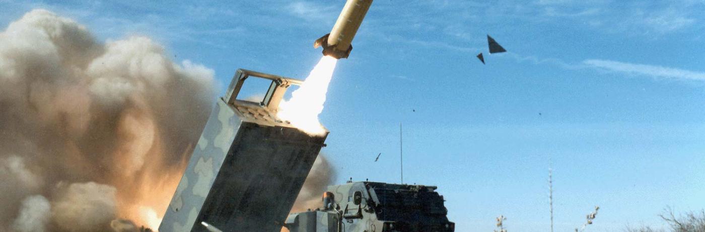 De ce a devenit artileria terestră HIMARS soluția decisivă pentru distrugerea navelor de război iraniene. Inclusiv un submarin a fost luat la ţintă