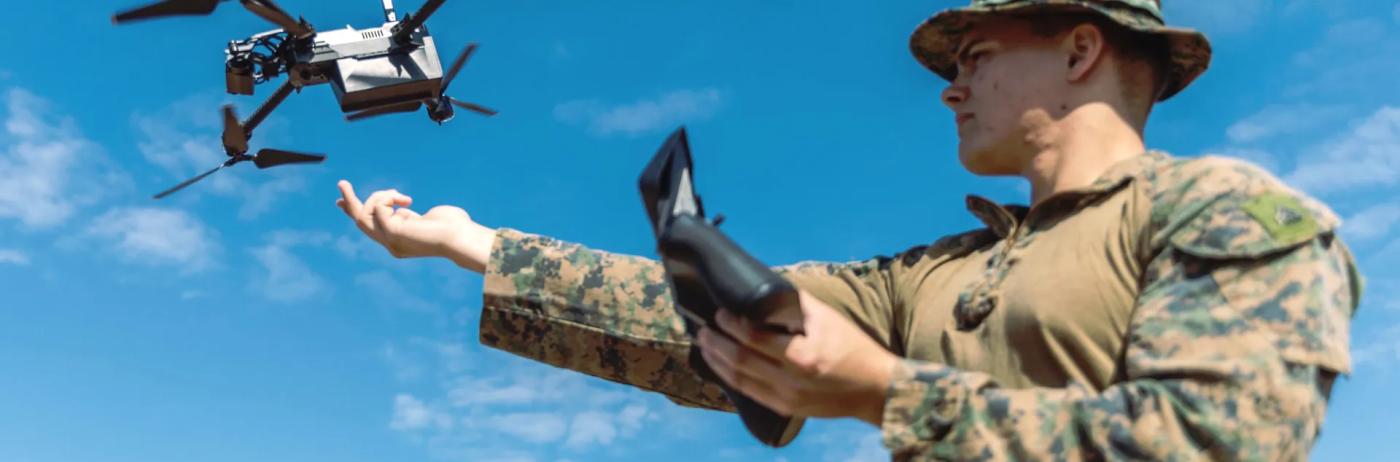 Vulnerabilitățile apărării antiaeriene americane, expuse de un atac simulat cu roiuri de drone. Armata americană încearcă acum să copieze tacticile ucrainenilor