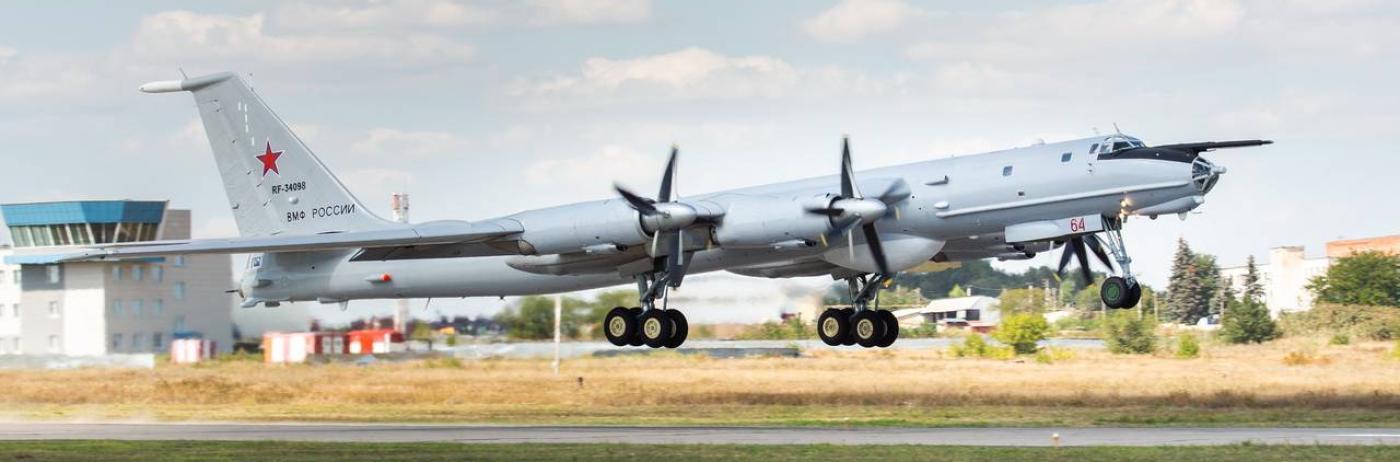 Dronele Ucrainei și-au trecut în cont o nouă „victimă”: Două avioane ruse Tu-142. De ce e Tu-142 un avion „rar”