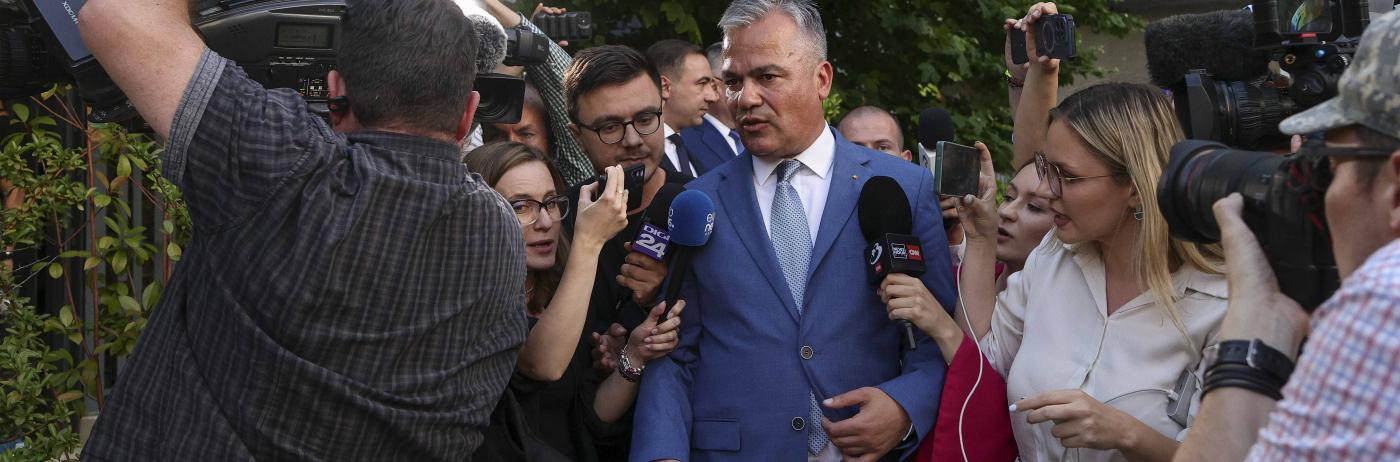 Guvernul Adrian Veștea nu a trecut de Parlament. Veștea a „căzut” la votul de învestire
