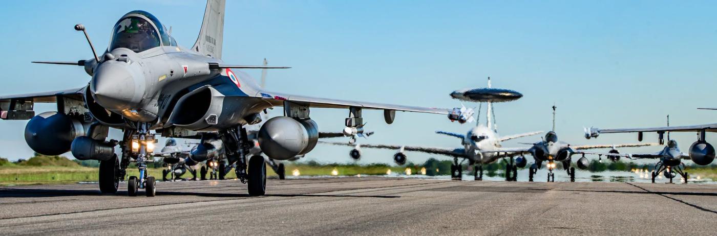 Ajutor serios pentru Ucraina din partea Franței: 16 avioane Rafale vor fi livrate Kievului care va primi și licențe pentru producerea de rachete SCALP