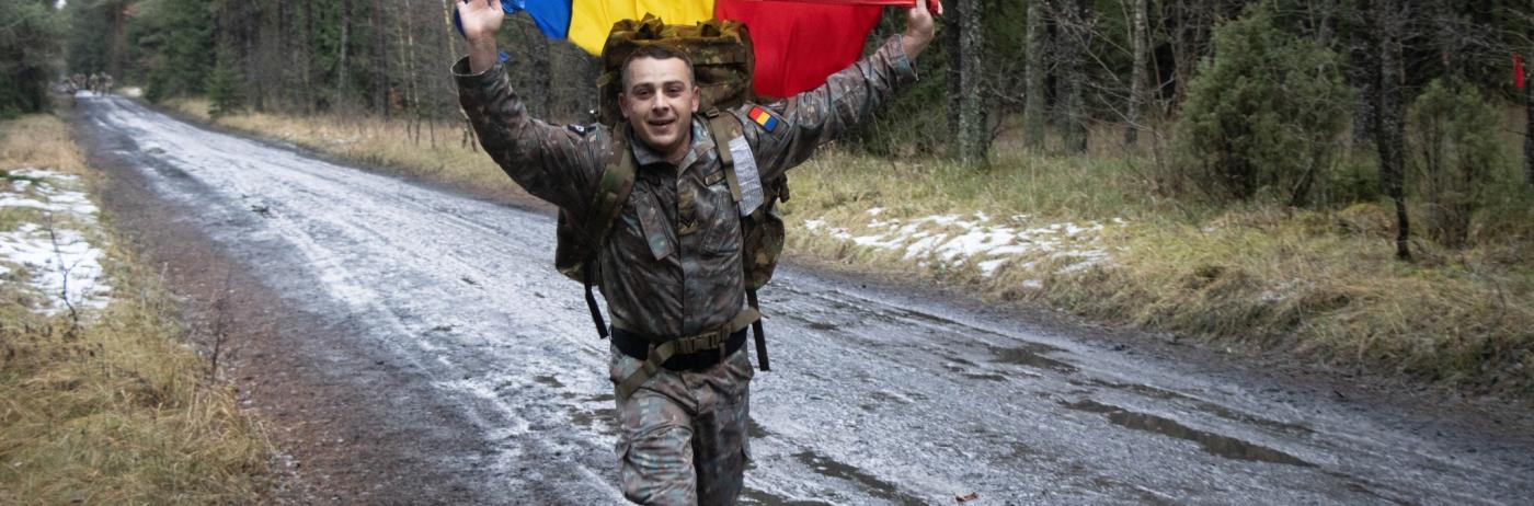 Eterna și fascinanta Românie: De ce au fost chemați elevii de 18 ani la centrele militare și de ce nu este vorba despre mobilizare