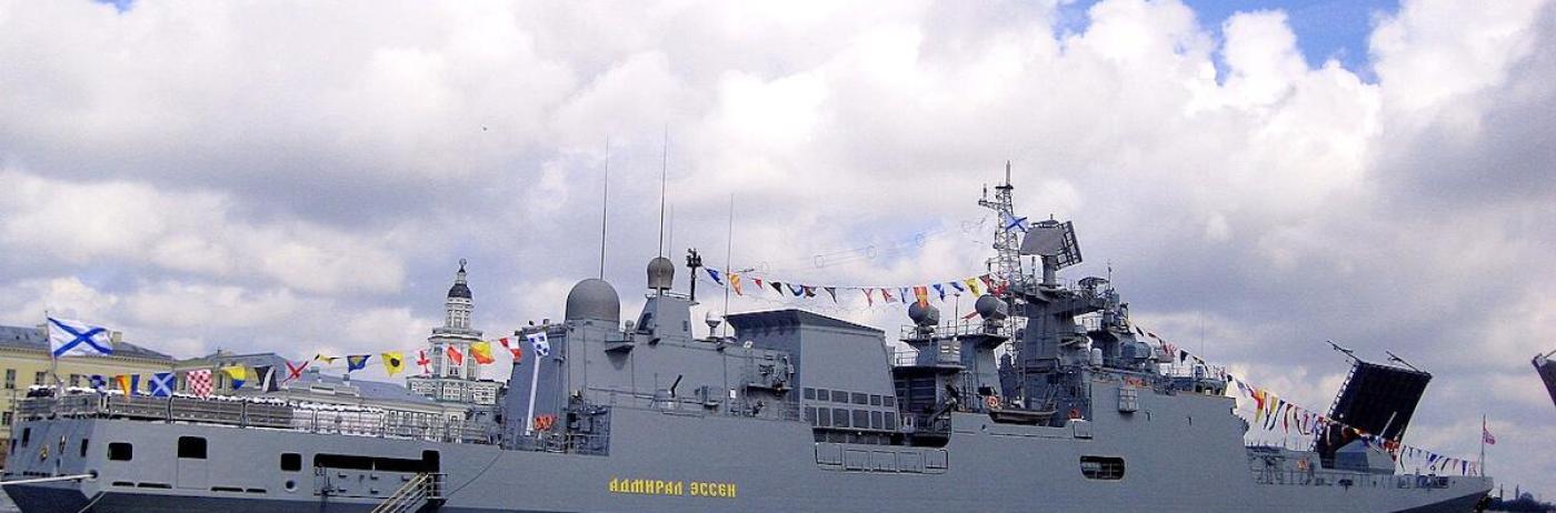 Dronele ucrainene au găurit fregata „Amiral Essen” la baza navală Novorossiisk. Atacul masiv făcut și alte pague, inclusiv un Su-33 și terminalul de păcură