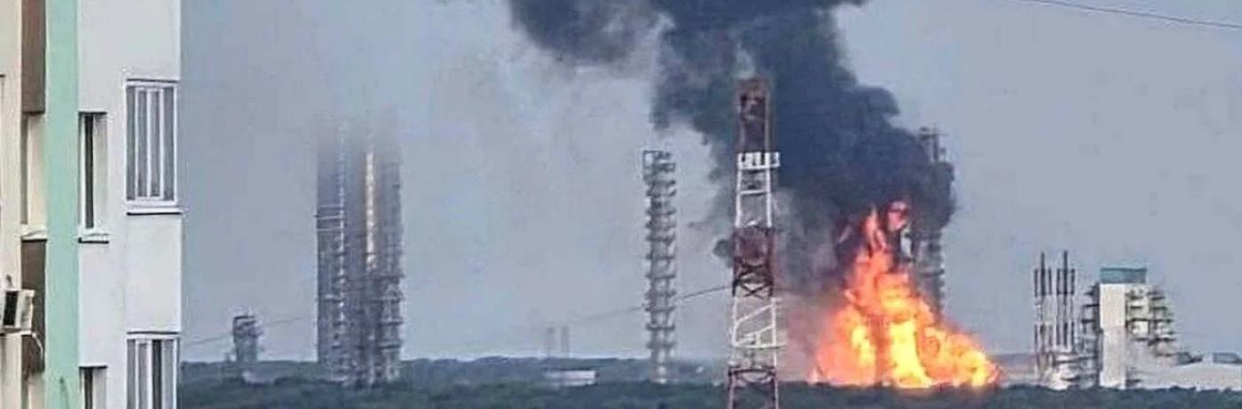 Rafinăriile ruse vor arde în continuare. Ucraina anunțată că va intensifica atacurile asupra Rusiei, ca răspuns la noua doctrină militară a Moscovei