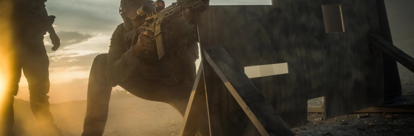 De ce militarii români vor trebui să reînvețe să tragă, odată cu noile arme de asalt. Generalul american (r.) John Deedrick explică ce înseamnă trecerea de la AK-47 la noile arme