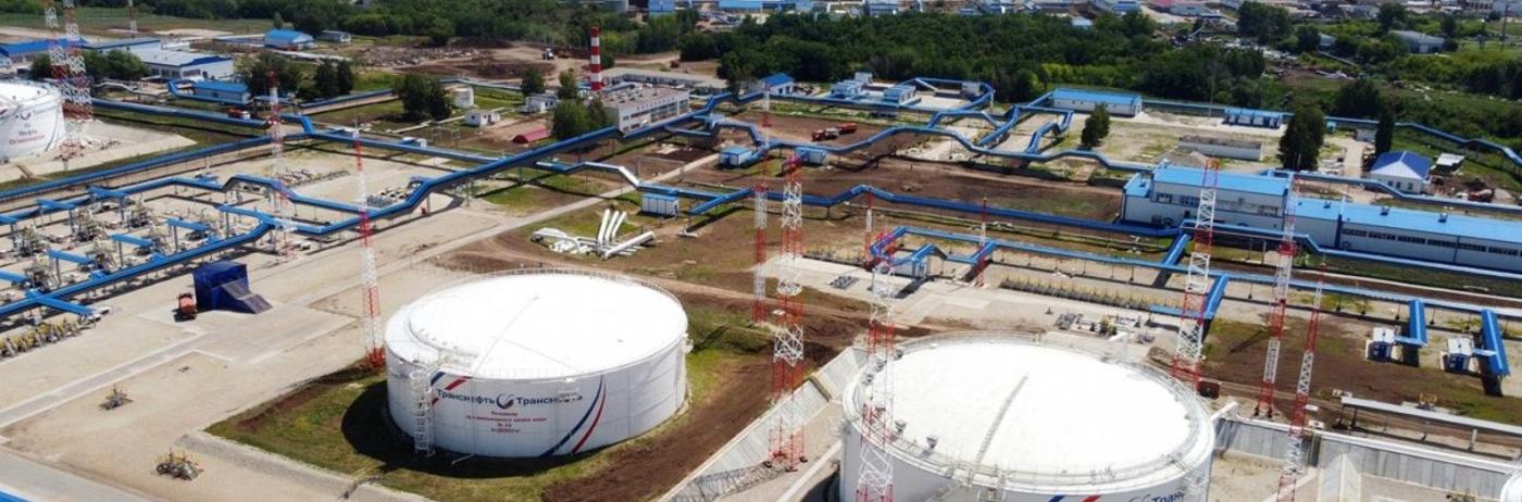 Acordul Trump-Putin nu a oprit dronele: Ucraina lovește din nou cel mai mare depozit de petrol din Rusia și distruge patru rezervoare gigantice (VIDEO)
