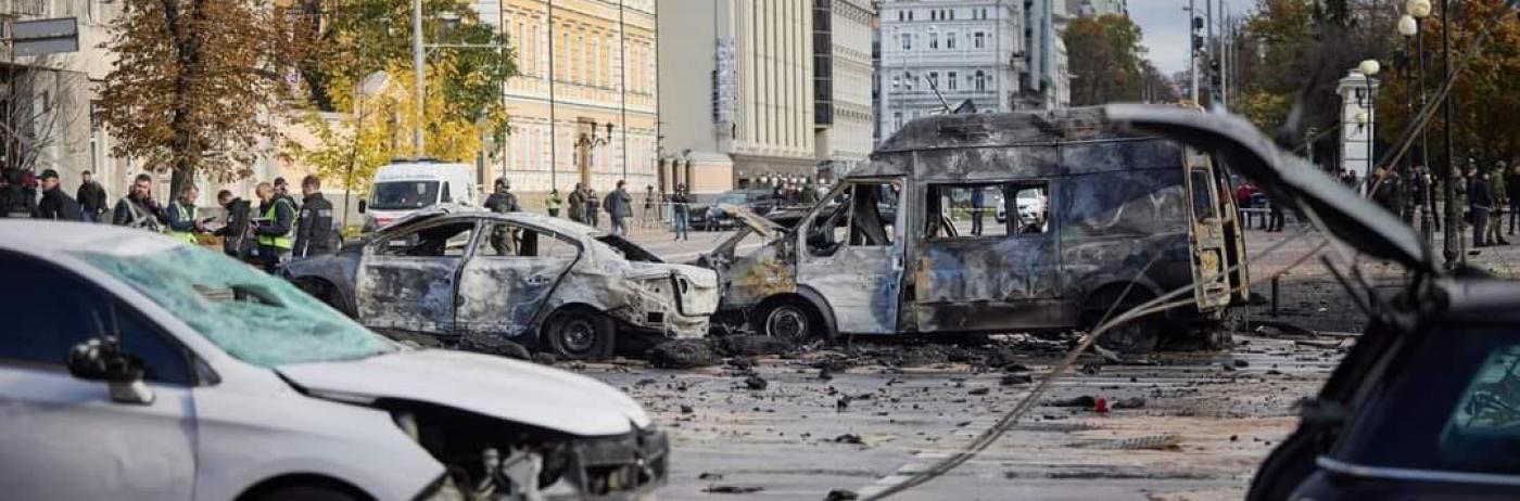 Atacuri neîncetate asupra Kievului: Valuri de rachete balistice ruse au lovit Podul Sudic peste Nipru, dar și un campus universitar și centre medicale, provocând morți și răniți