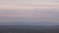 Așa arată „plaga lăcustelor” în războiul viitorului: Un roi de drone Kargu a lovit în premieră ținta după ce UAV-urile s-au „separat” autonom (VIDEO)