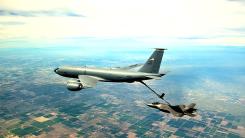 SUA pregătesc ceva major: În timp ce două portavioane și avioane F-35 așteaptă semnalul, avioane de realimentare și cargo au aterizat în Israel