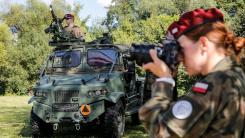 Criza politică internă care oprește achizițiile militare și expune vulnerabilitățile flancului estic al NATO: Polonezii s-au blocat între „trădare națională” şi „cizma germană”