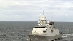 Incident în Marea Chinei de Sud între Marina Chinei și fregata olandeză De Ruyter. Chinezii au mobilizat forțe navale și aeriene pentru a forța fregata să părăsească perimetrul