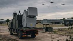 Căutarea unor soluții eficiente împotriva roiurilor de drone: Sistemul Thales RapidDestroyer a distrus 80 de vehicule aeriene în cadrul unor teste militare
