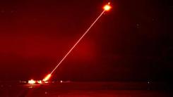 Răspunsul tactic împotriva dronelor: Marina Britanică instalează sistemul de arme laser DragonFire pe navele sale de război