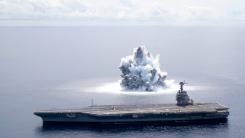 Rușii ironizează „umbra palidă a puterii navale a SUA” și portavionul USS Gerald R. Ford, cea mai modernă navă de luptă. Nimic despre Amiral Kuznețov, mistuit de flăcări și ruginit la cheu