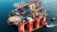 Platforma Neptun Alpha, instalată în Marea Neagră. Deși ”stă” pe 100 mld. mc de gaze, România nu are încă un cadru legal și nici armele necesare pentru a-și apăra infrastructura