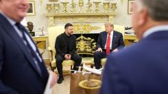 Zelenski s-a întâlnit cu Trump la Casa Albă. Producția de rachete Patriot, pe agenda de discuții