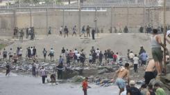 Criza din Ceuta: Franța desfășoară trupe la frontieră, în timp ce Italia suspendă acordul Schengen cu Spania