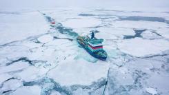 Cel mai mare convoi petrolier pe care Ruta Arctică l-a văzut vreodată. De ce Rusia își asumă asemenea riscuri cu „flota din umbră”