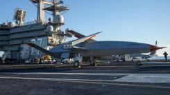 Primul portavion din care va integra un centru UAWC. Dronele MQ-25A vor „elibera” de sarcini avioanele F/A-18 de pe USS Theodore Roosevelt