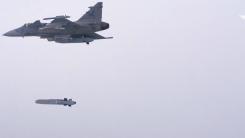 Un avion JAS 39 Gripen C a lansat în premieră o rachetă Taurus. De ce Ucraina care va primi Gripen se uită la Taurus cu jind, știind că șansele sunt mici