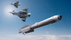 A zburat în premieră viitorul apărării antiaeriene: Rachete interceptoare Iris-T, lansate direct de pe drone cu reacție Cobra 600. Germania avansează cu proiectul
