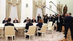 Întâlnirea negociatorilor americani Steve Witkoff şi Jared Kushner cu Vladimir Putin s-a încheiat după câteva ore