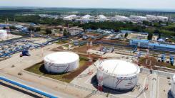 Acordul Trump-Putin nu a oprit dronele: Ucraina lovește din nou cel mai mare depozit de petrol din Rusia și distruge patru rezervoare gigantice (VIDEO)