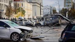 Atacuri neîncetate asupra Kievului: Valuri de rachete balistice ruse au lovit Podul Sudic peste Nipru, dar și un campus universitar și centre medicale, provocând morți și răniți