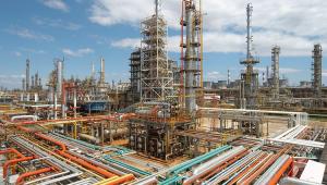 Relaxarea sancțiunilor SUA pe petrol înseamnă un cadou de 10 miliarde pentru Rusia