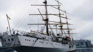 Dronele maritime rusești au reapărut în Marea Neagră: Ținta acestora a fost reprezentată de nava de instrucție Druzhba, singura navă cu pânze din Ucraina, aflată în portul Odesa