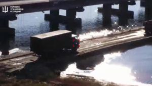 Izolarea logistică a armatei ruse: Forțele ucrainene distrug un important pod feroviar din Crimeea printr-un dublu atac cu drone (VIDEO)