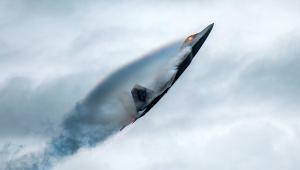 Și totuși, cum ar arăta o luptă între un F-35 vs. F-22? Scenariul în care F-22 ar câștiga fără drept de apel