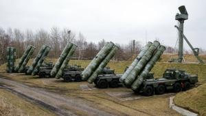 Ucraina interceptează aproape jumătate din valul de Iskander, Zircon și S-400. Cât de mari sunt stocurile Rusiei și de ce folosește Moscova rachete S-400 în rol balistic