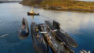 Flota rusă din Marea Neagră recurge la soluții ridicole, ascunzând submarinele Kilo sub cuști metalice în portul Novorossiysk (Foto Satelit)