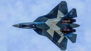 Rușii scot la înaintare avionul Su-57E pentru export: La salonul aeronautic din Egipt va fi prezentată aeronava cu toate armele din dotare, inclusiv cu anumite categorii de drone