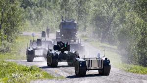 Militarul  planifică, drona execută: Norvegia și Suedia testează împreună vehicule terestre fără pilot coordonate cu drone