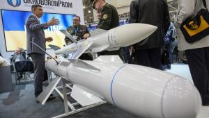 Industria produce mai mult decât poate plăti statul: Mecanismul „Drone Deals” prin care Ucraina dă undă verde exporturilor de armament