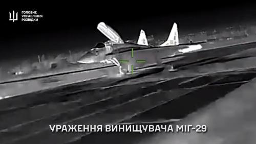 Întâlnirea de la miezul nopții: O dronă ucraineană a lovit în plin un avion MiG-29 rus (Video). Ucrainenii continuă să hărțuiască forțele ruse
