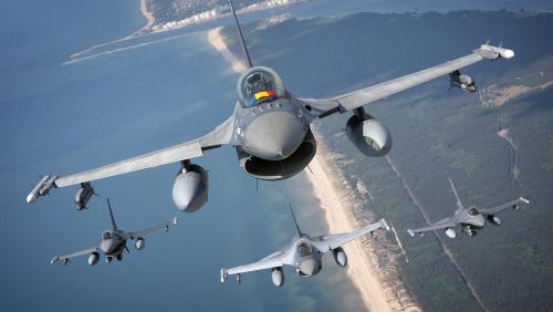 Pilot român de F-16: Zburăm alături de Eurofighter britanice ca într-o o singură escadrilă. Două națiuni, un singur ritm