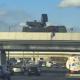 Tactici tip Hamas. Armata rusă pune sistemul Pantsir-S1 deasupra autostrăzii de lângă Moscova. Vehiculele, folosite ca scut contra dronelor ucrainene