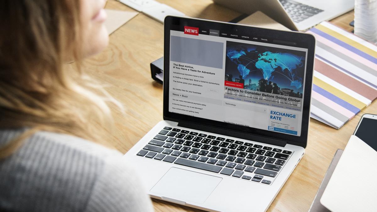 internet_laptop_calculator_73918900