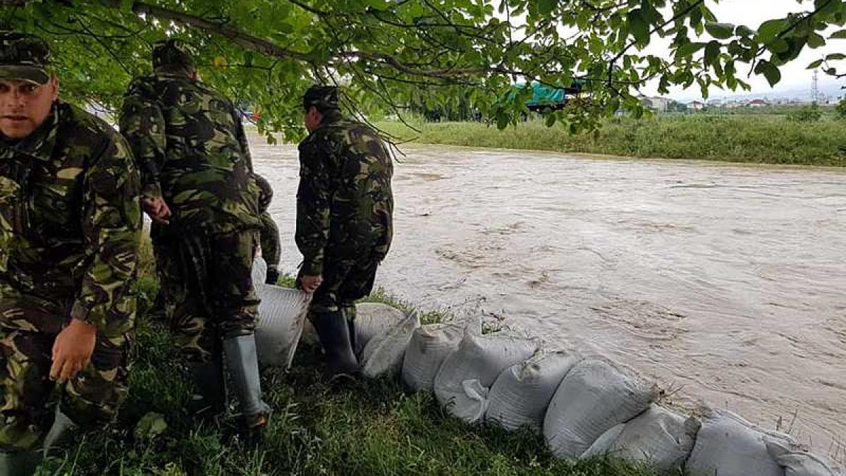 militari_inundatii_01_99335700
