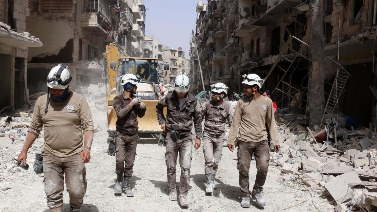 white_helmets_61613600