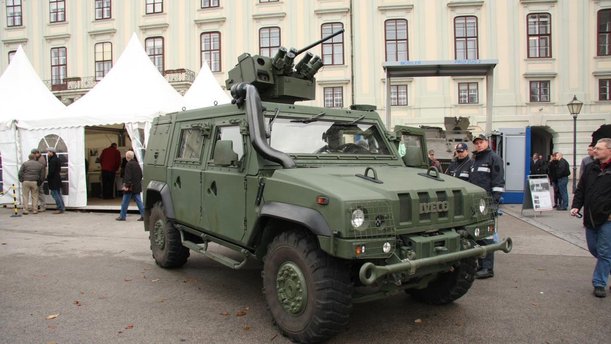 Brazilia vrea să cumpere vehicule tactice LMV Lynx 4x4 de la Iveco