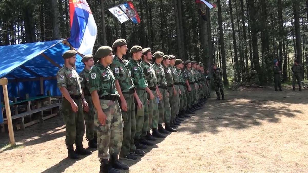 Video: Autorităţile sârbe au anunţat închiderea unei tabere de instruire militară pentru copii
