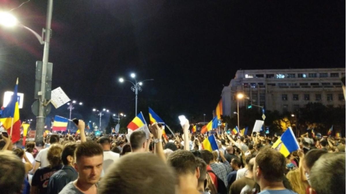 protest_piata_victoriei_vara_noapte_40130100