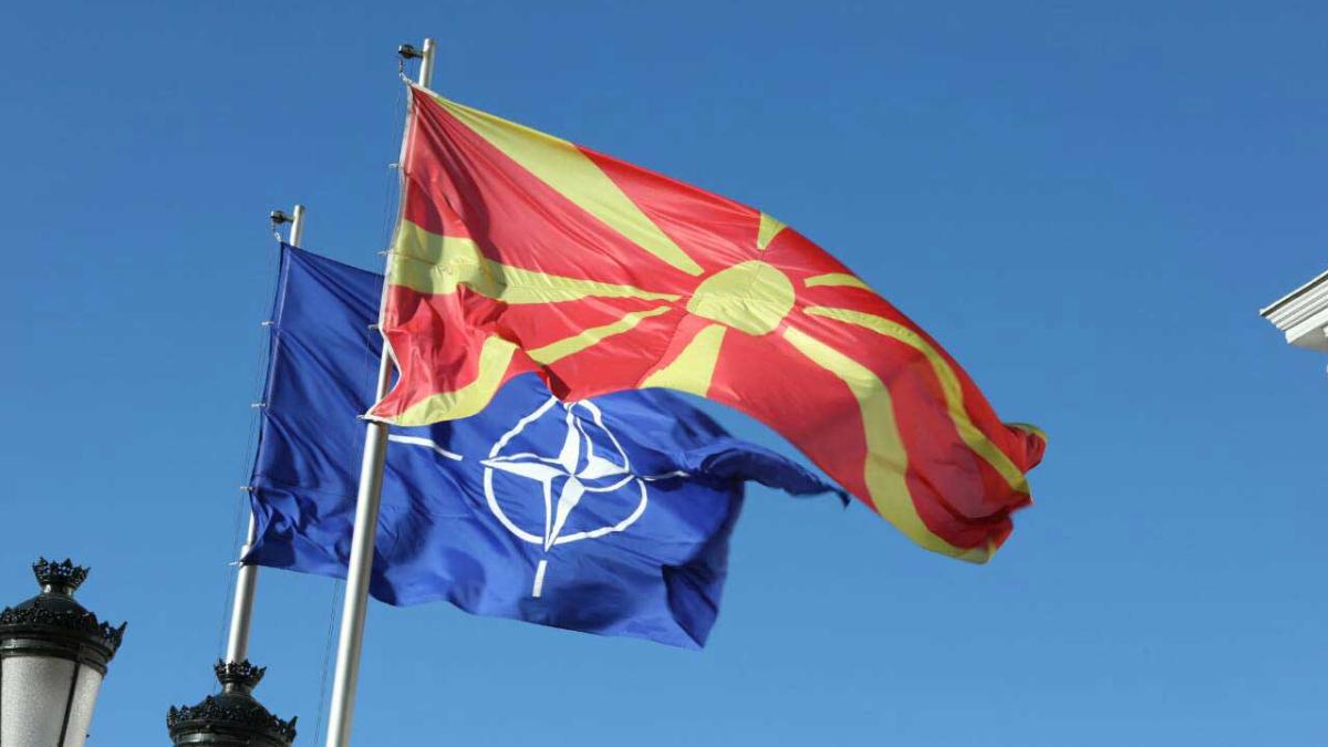 macedonia_nato_flags_69605400