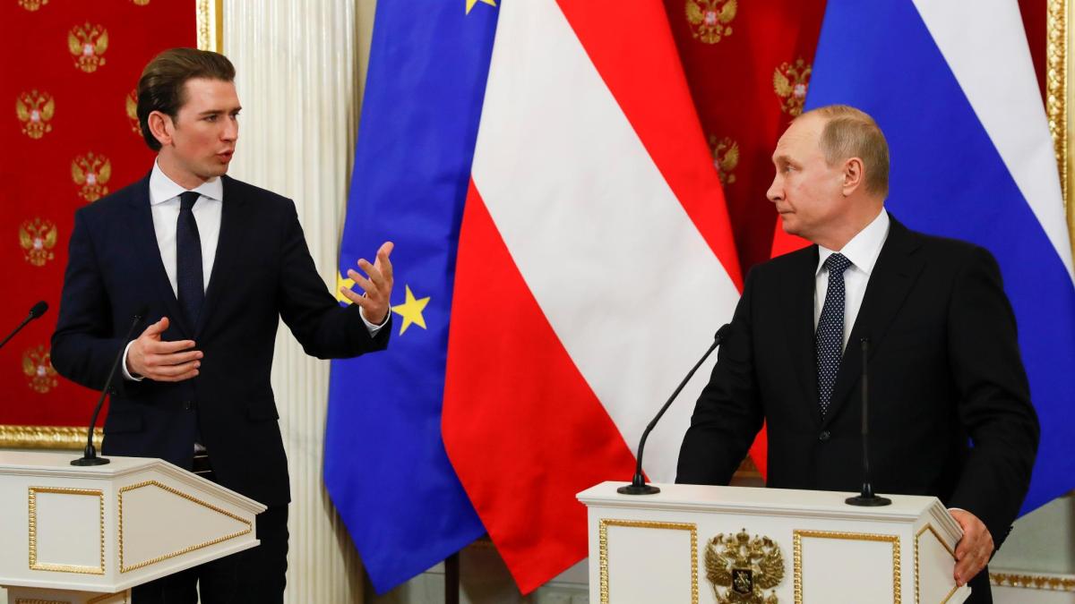 sebastian_kurz_and_vladimir_putin_56291100